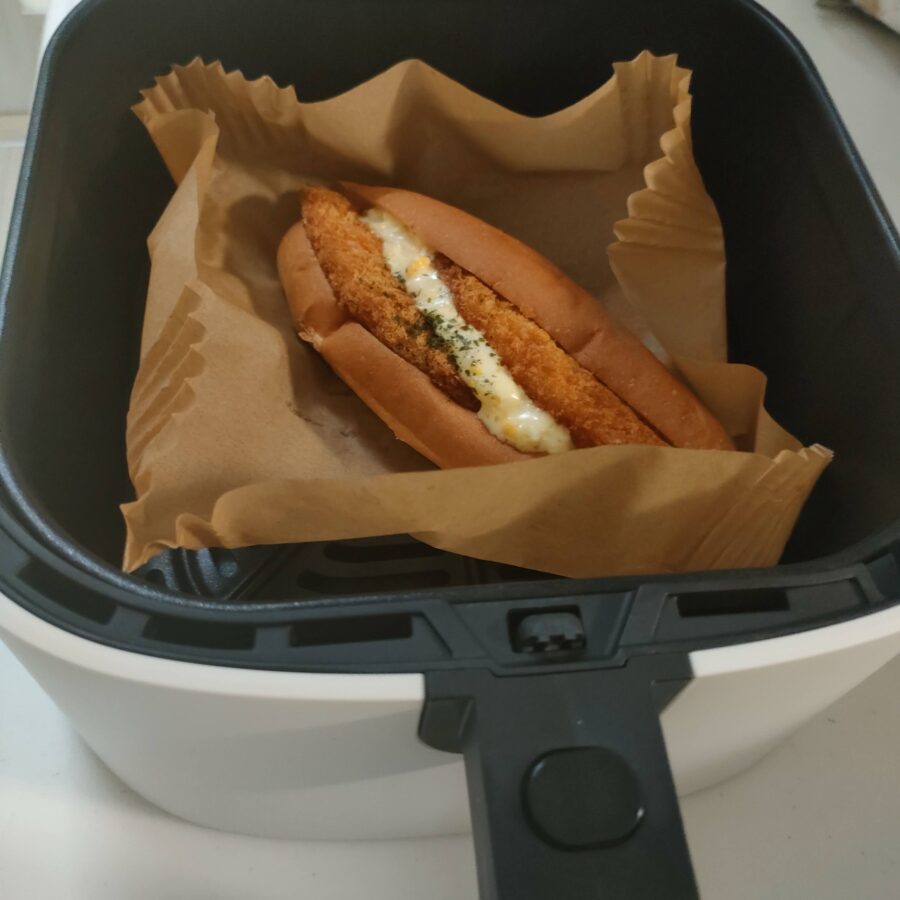 コソリノンフライヤーで市販のパンを温める