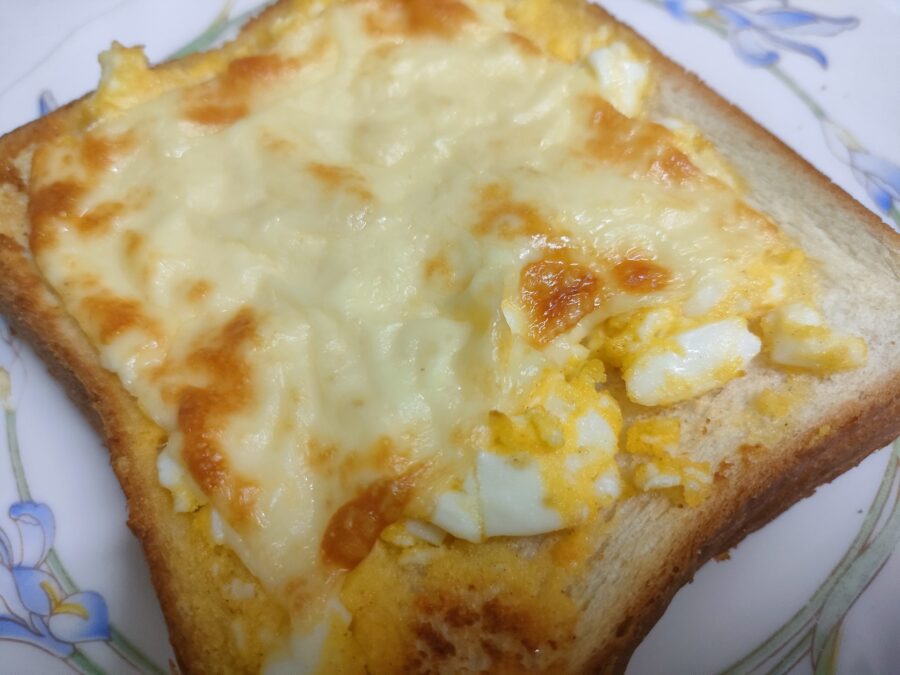 ノンフライヤーでチーズ食パンを焼く