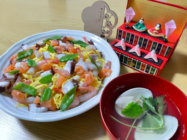 お雛様ご飯散らし寿司とハマグリのお吸い物