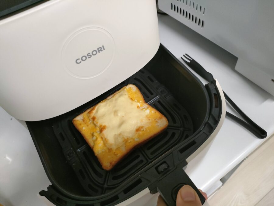 ノンフライヤーで食パンを焼く