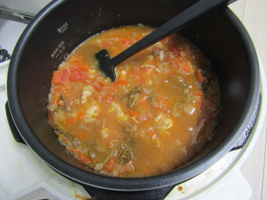 無水カレーにカレールーを入れる